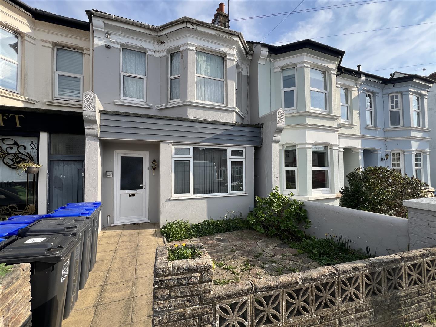 Flat - Garden | Westcourt Road, Worthing, B14 | To Let